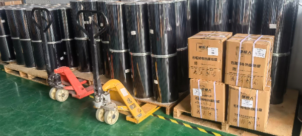 ALT="石墨烯电热膜成品卷材备货仓库，大批量工程供货现货库存实拍"